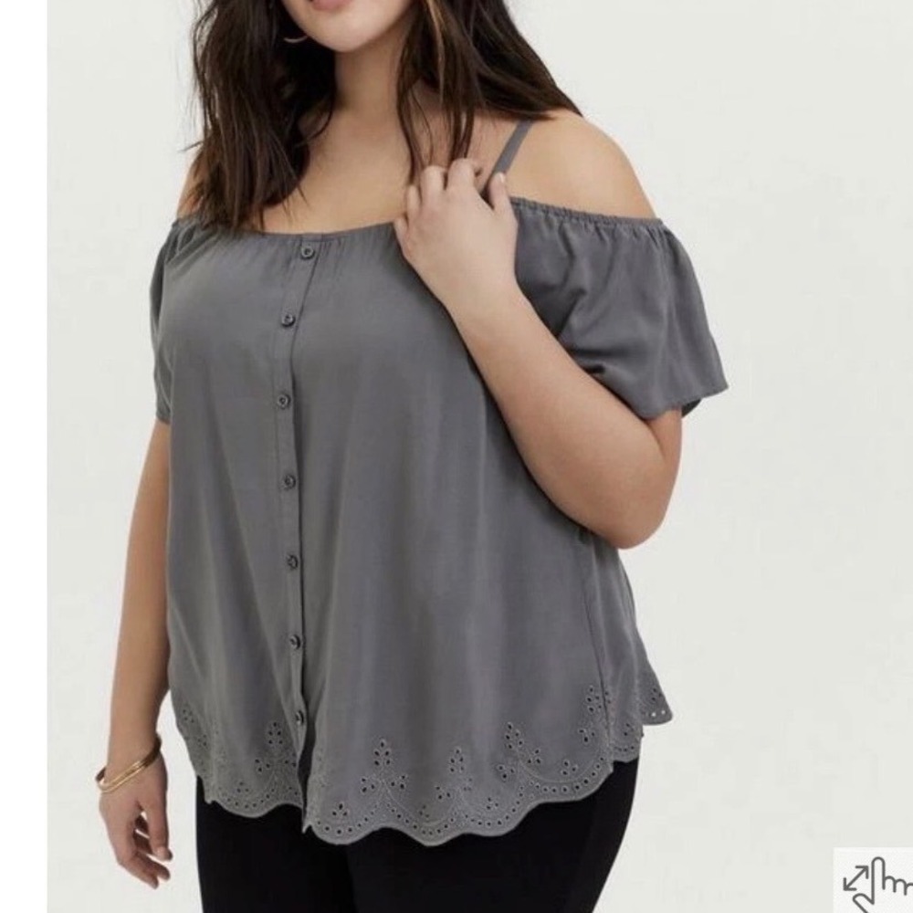 Torrid Womens Grey Challis Cold Shoulder Eyelet Scallop Hem Blouse‎ 1X 12562678